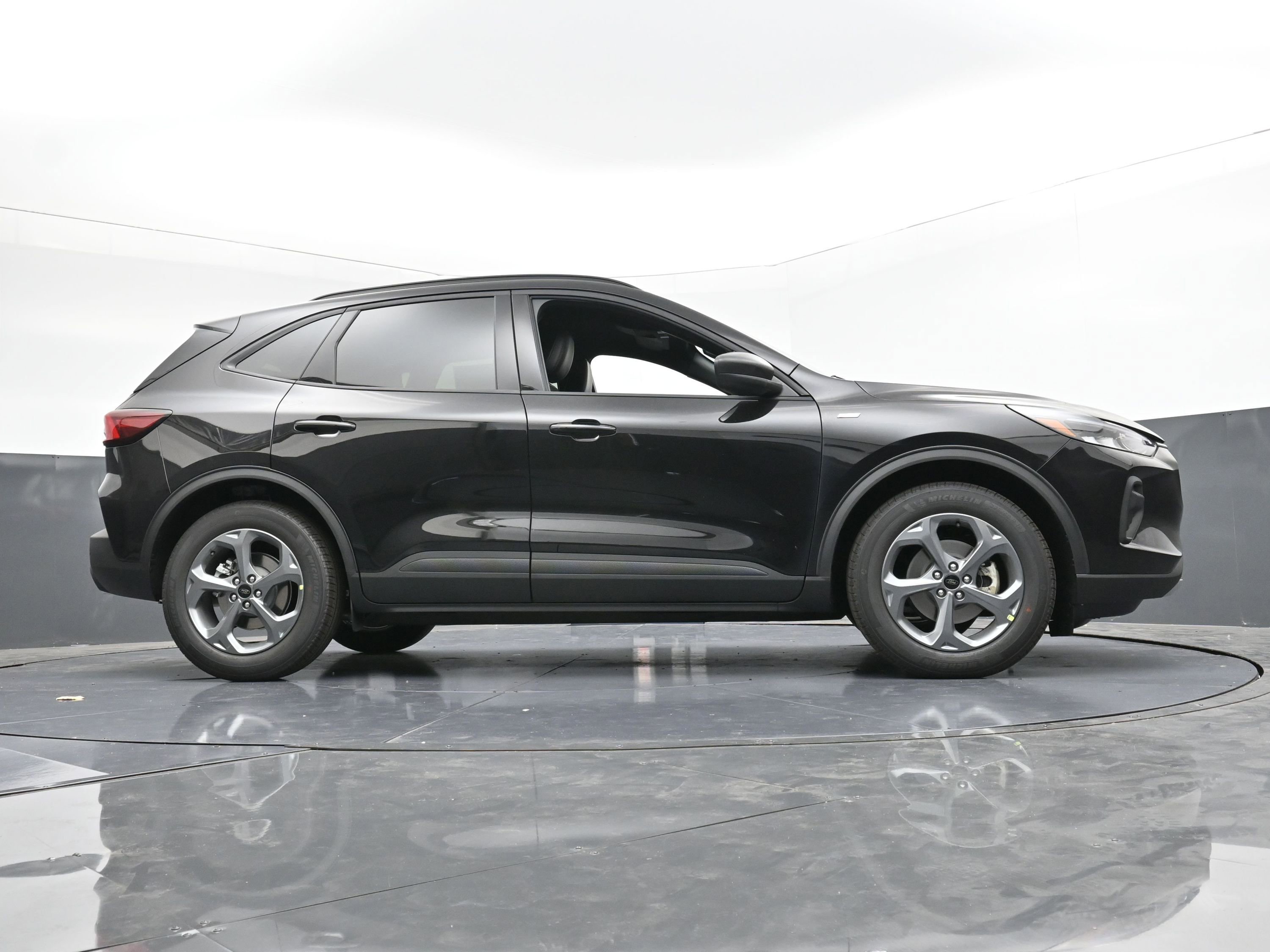 Used 2025 Ford Escape ST-Line w/ Tech Pack #1 image 17