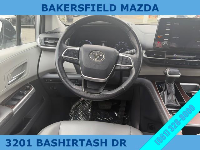 Used 2021 Toyota Sienna XLE image 21