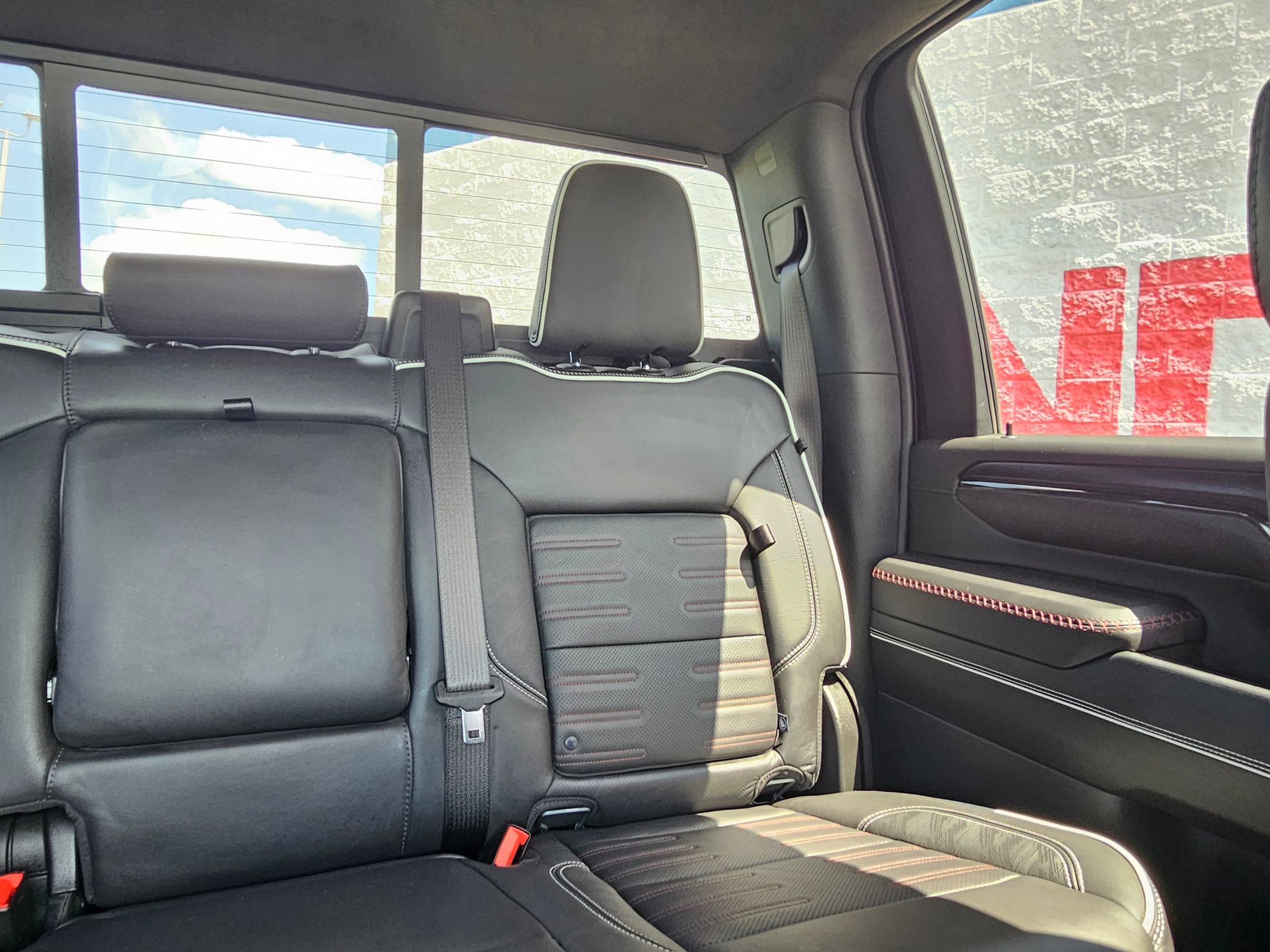 Used 2025 GMC Sierra 2500 AT4X AWD/4WD image 26