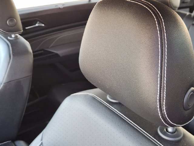 Used 2021 Volkswagen Atlas SEL w/ MDO Package (Bench Seat) FWD image 13