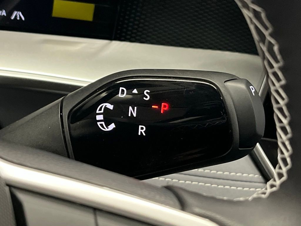 New 2025 Volkswagen Tiguan SE image 17