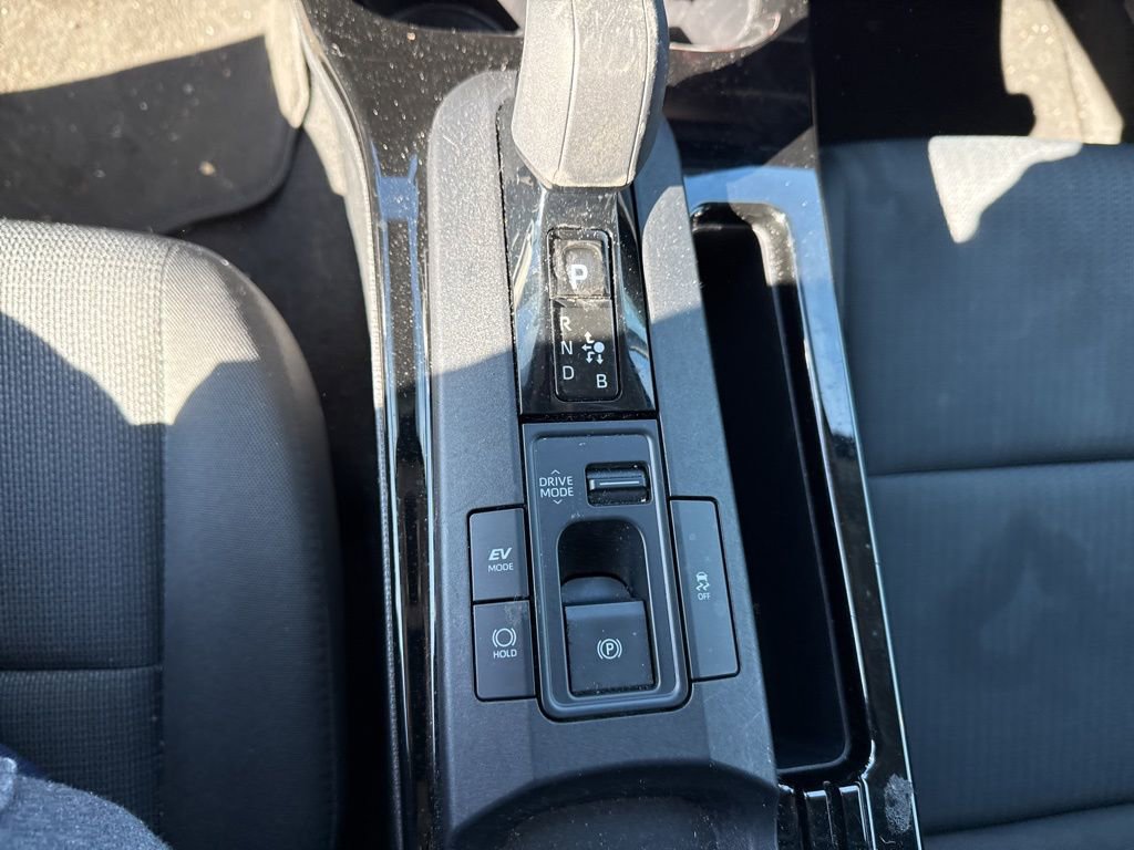 Used 2024 Toyota Prius LE image 18