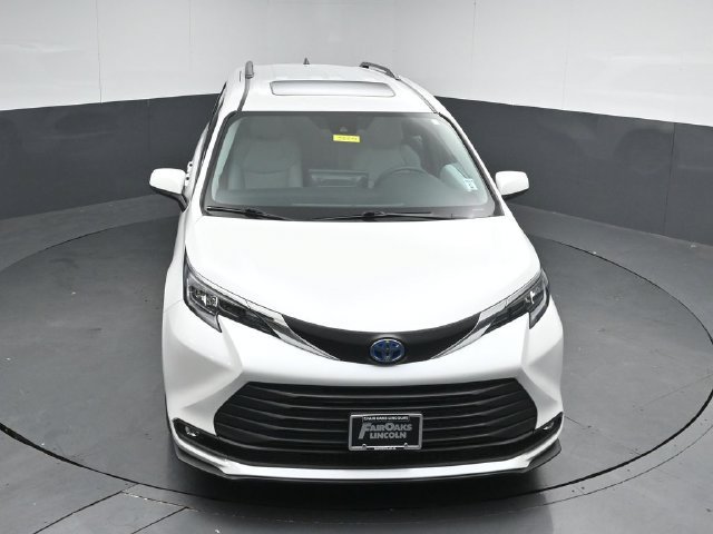 Used 2025 Toyota Sienna XLE w/ XLE Plus Package AWD/4WD image 45