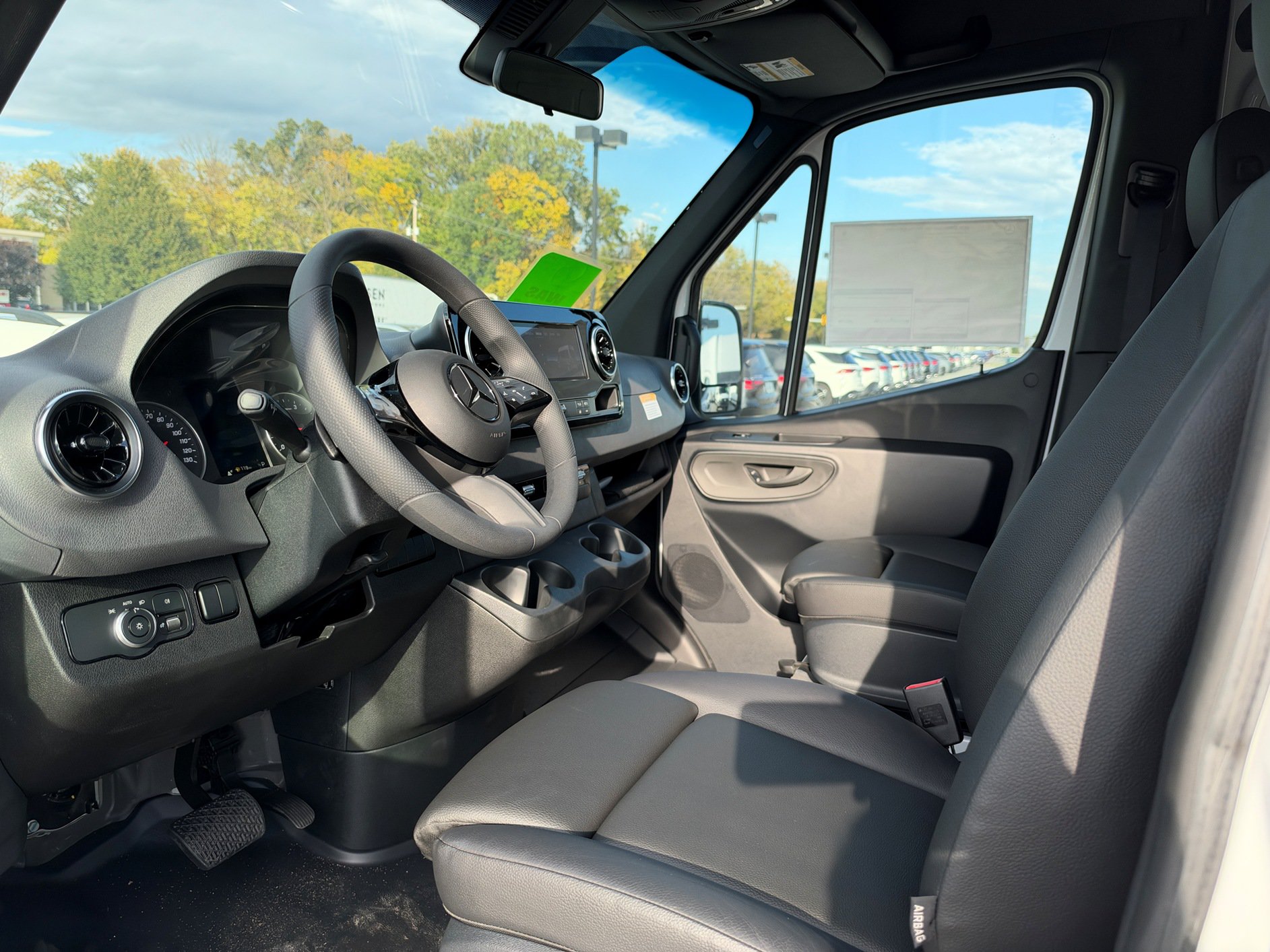 Used 2025 Mercedes-Benz Sprinter 2500 image 9