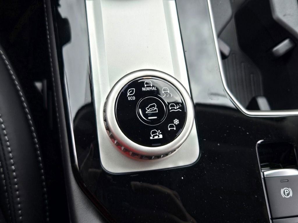 New 2025 Mitsubishi Outlander SE image 23