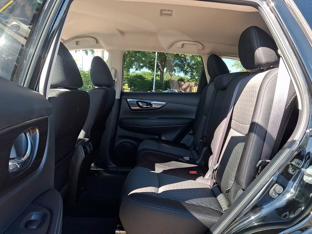 Used 2020 Nissan Rogue SV FWD image 10