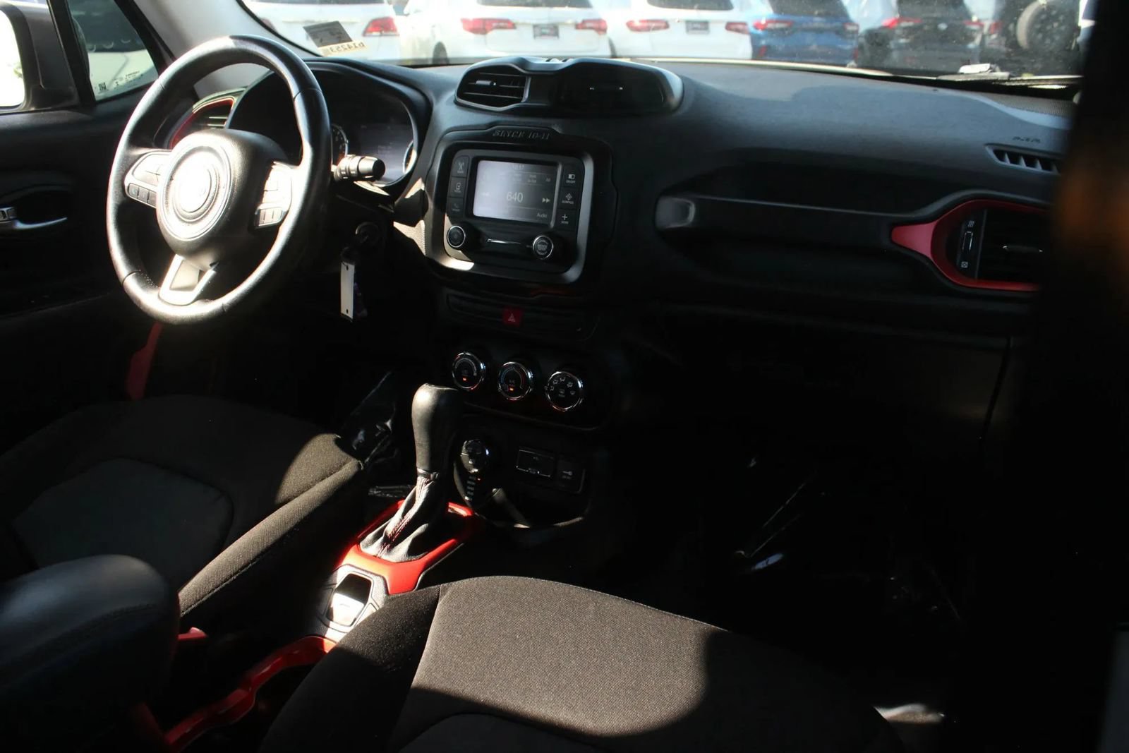 Used 2015 Jeep Renegade Trailhawk AWD/4WD image 19