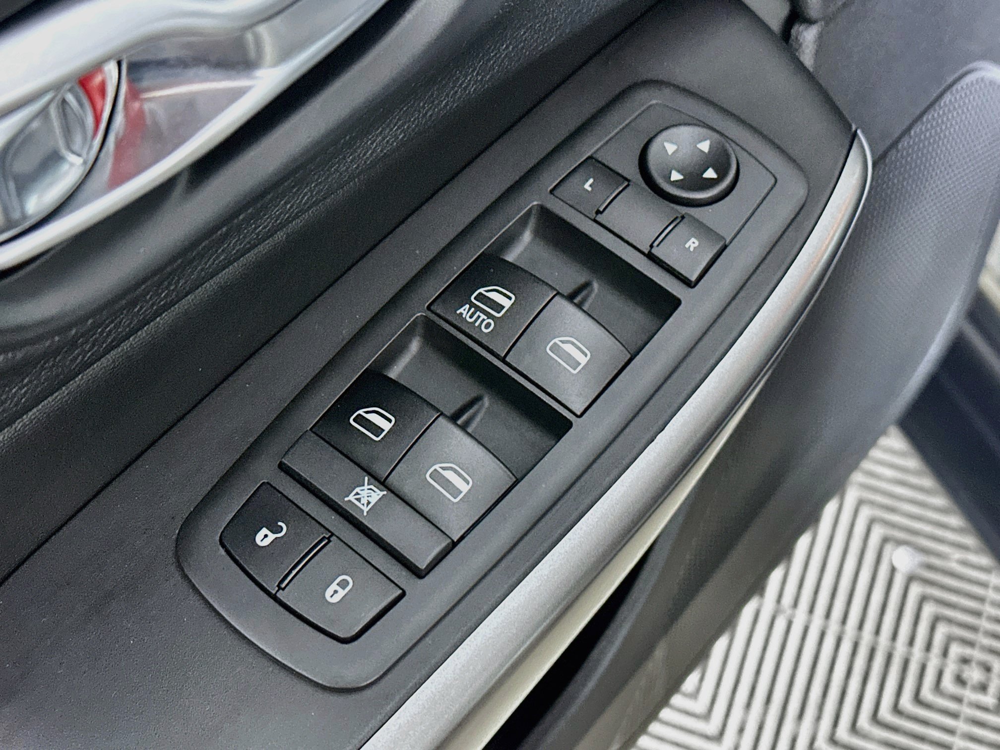Used 2020 Jeep Cherokee Latitude w/ Quick Order Package 26F North AWD/4WD image 18