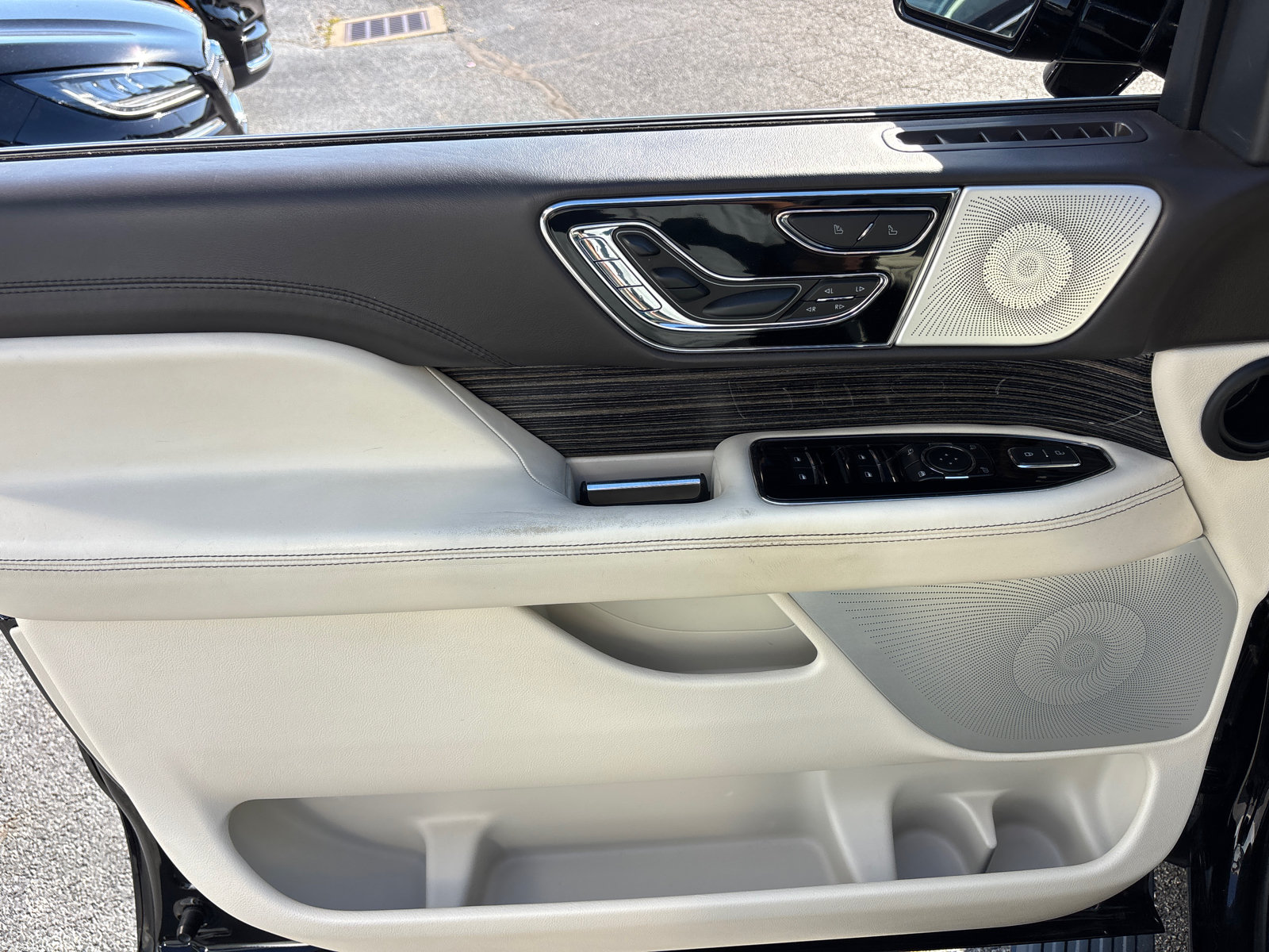 Used 2023 Lincoln Navigator L Black Label AWD/4WD image 11