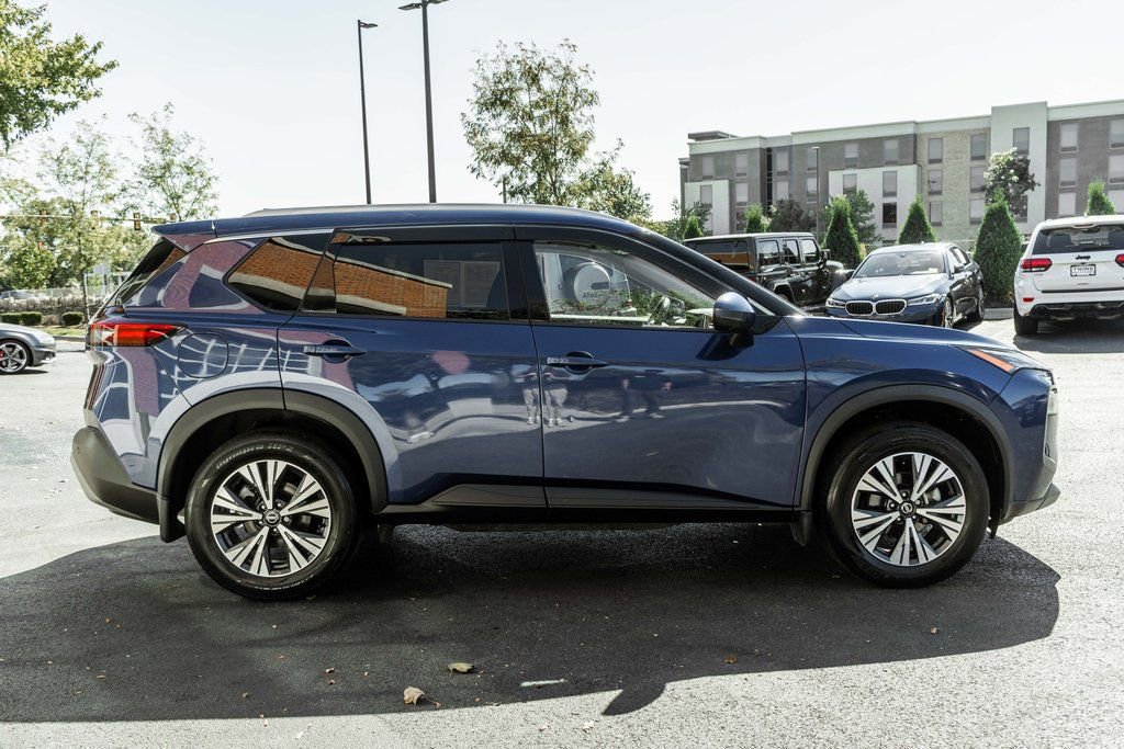 Used 2021 Nissan Rogue SV image 3