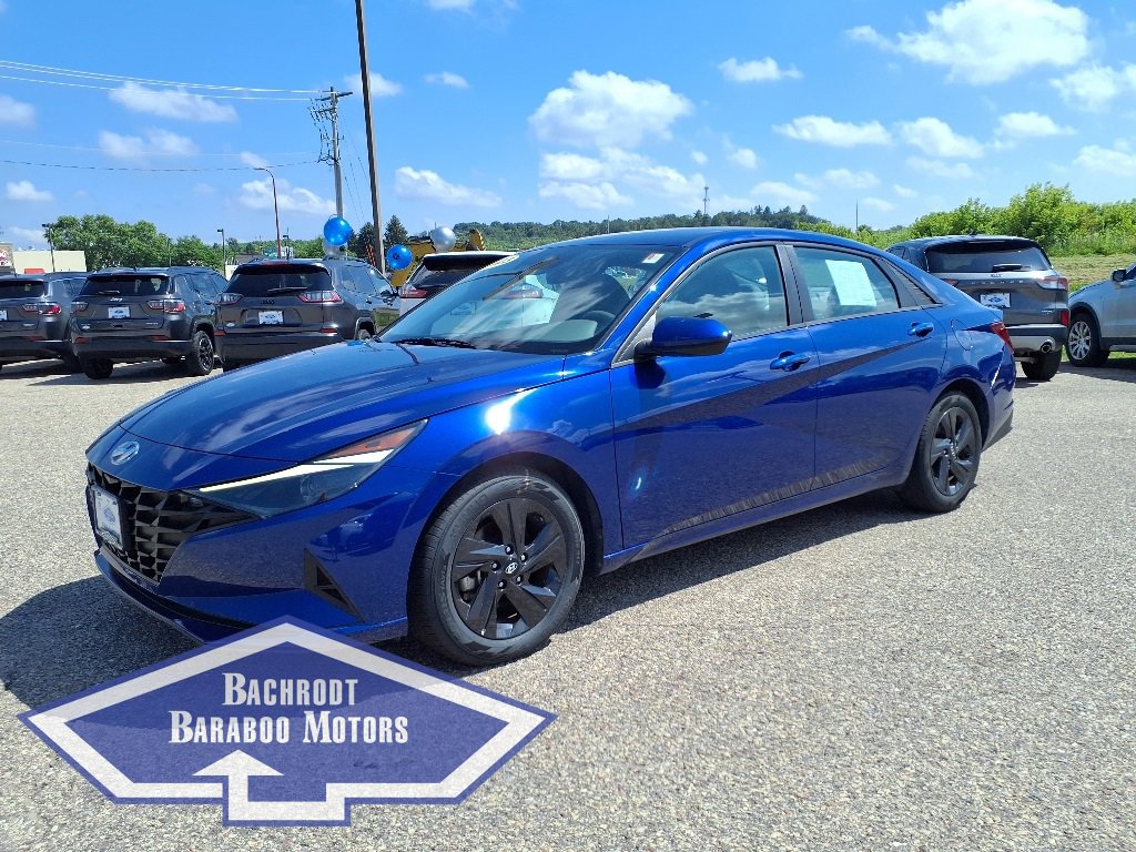 Used 2023 Hyundai Elantra SEL image 11