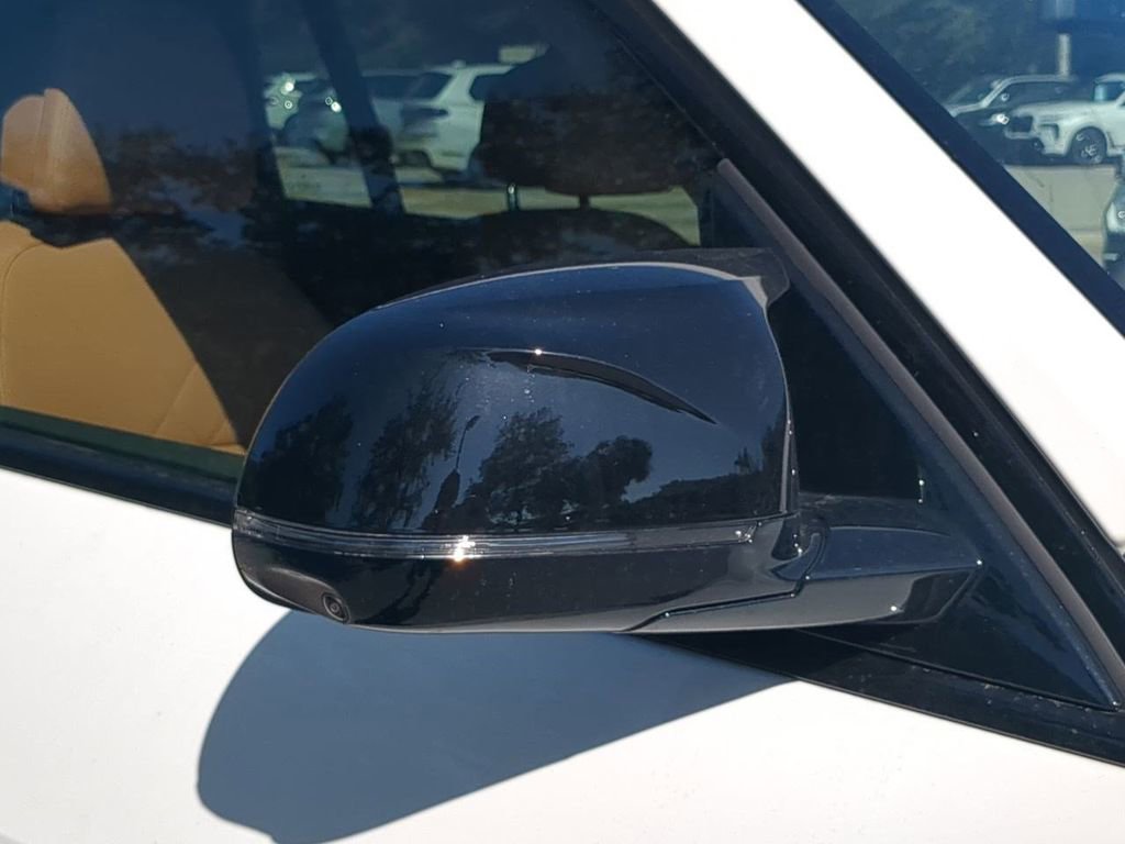 New 2026 BMW X7 M60i image 12