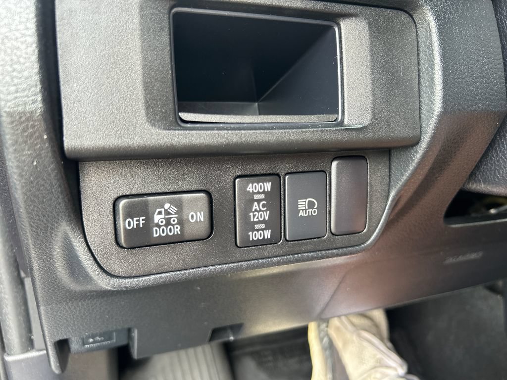 Certified 2018 Toyota Tacoma TRD Off-Road AWD/4WD image 29