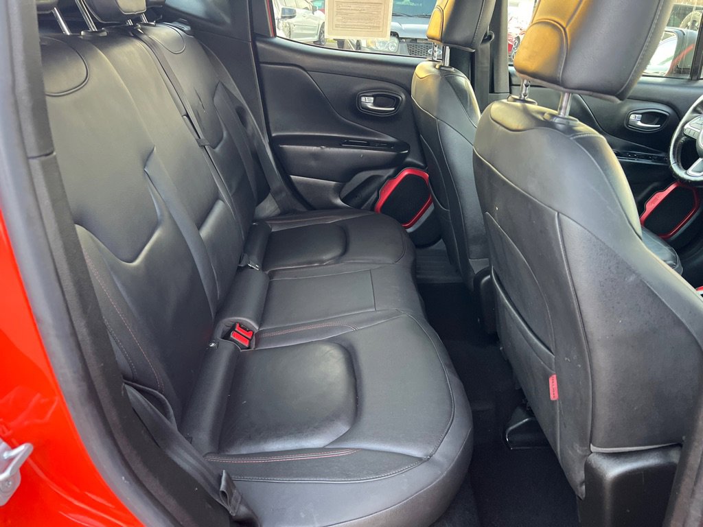 Used 2017 Jeep Renegade Trailhawk w/ Premium Trailhawk Package image 32