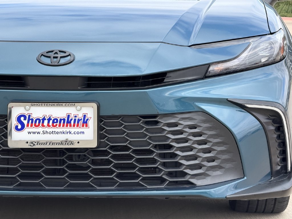 Used 2025 Toyota Camry SE w/ Convenience Package FWD image 8