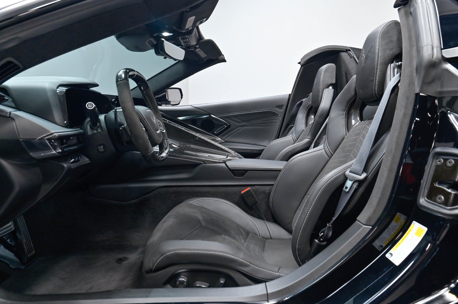 Used 2025 Chevrolet Corvette Z06 RWD image 8