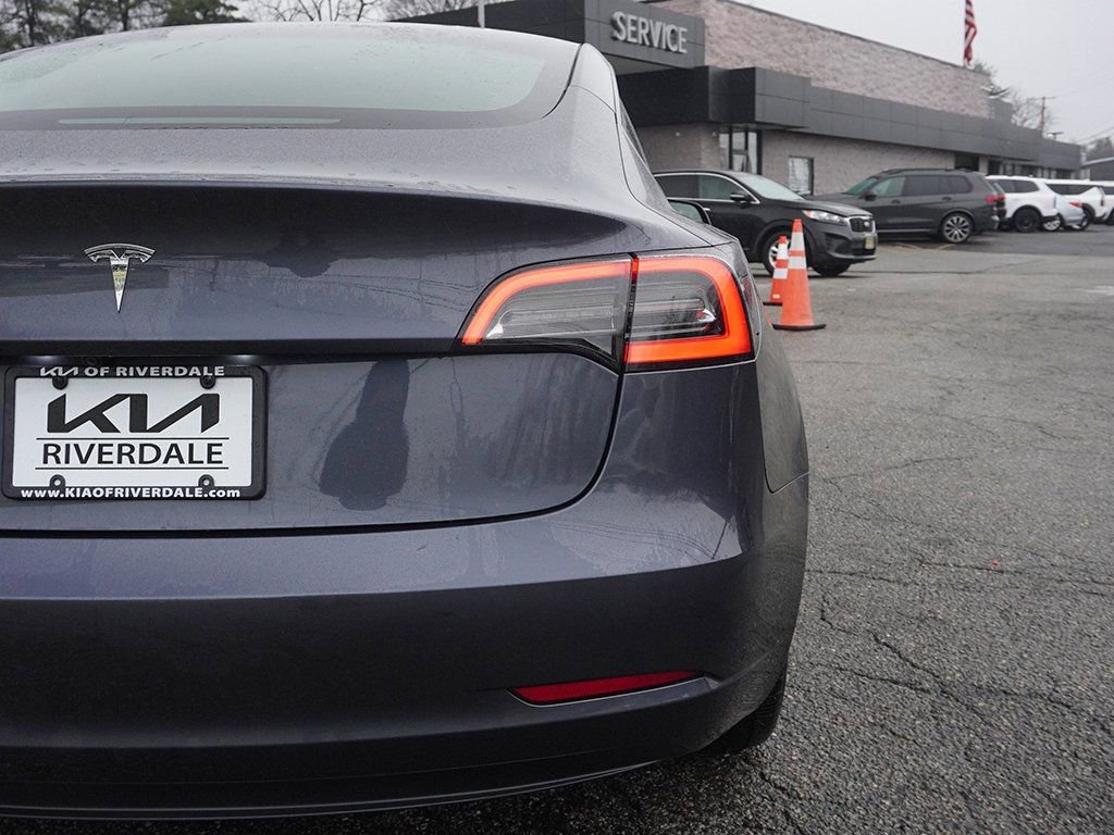 Used 2023 Tesla Model 3 Standard Range image 18