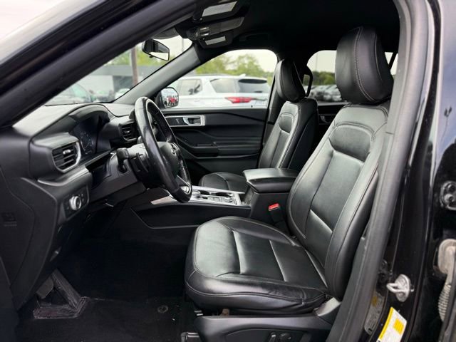 Used 2020 Ford Explorer XLT w/ Equipment Group 202A AWD/4WD image 12