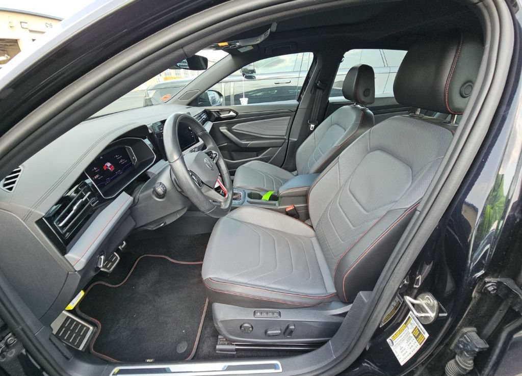 Used 2025 Volkswagen Jetta GLI Autobahn FWD image 2