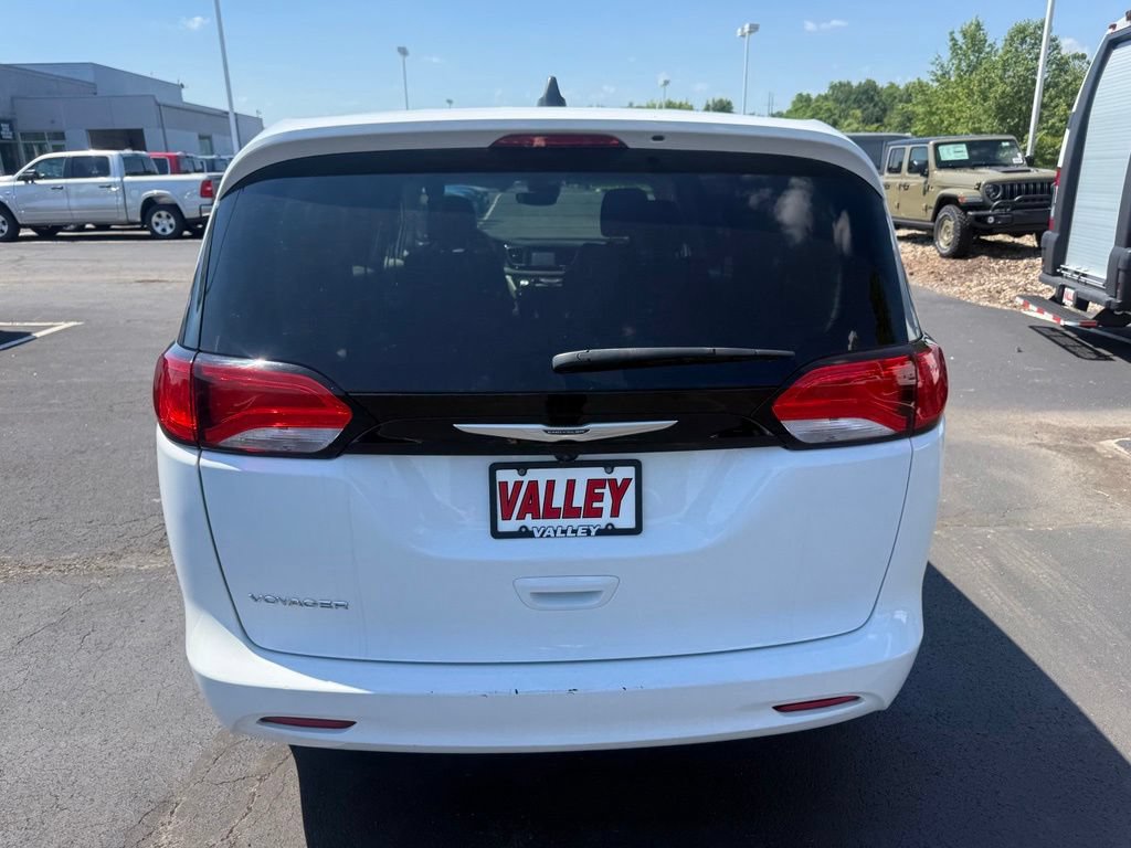 Used 2023 Chrysler Voyager LX FWD image 6