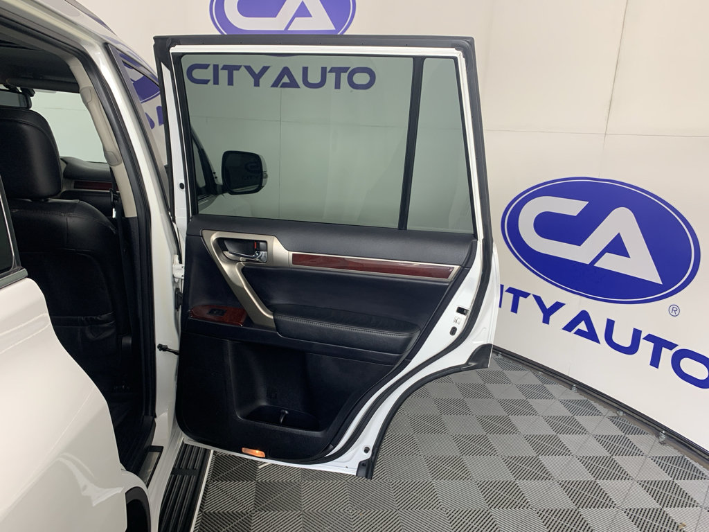 Used 2014 Lexus GX 460 w/ Premium Package AWD/4WD image 36