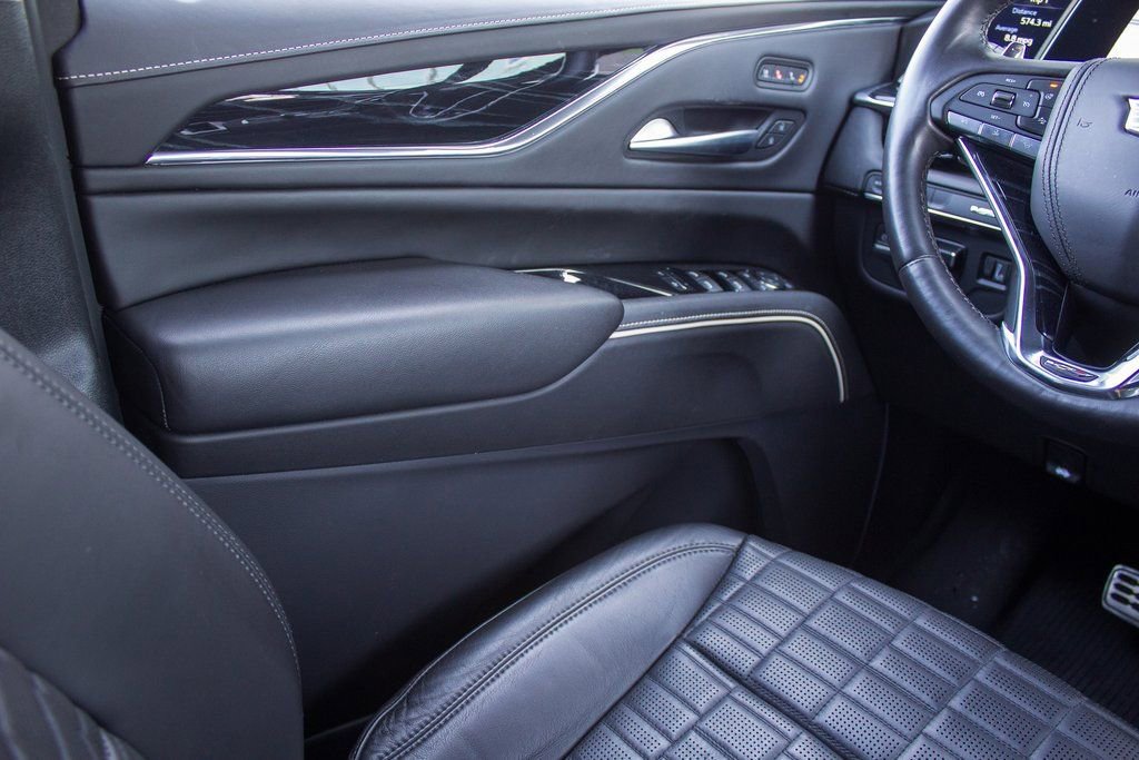 Used 2023 Cadillac Escalade V w/ LPO, ONYX Package image 19