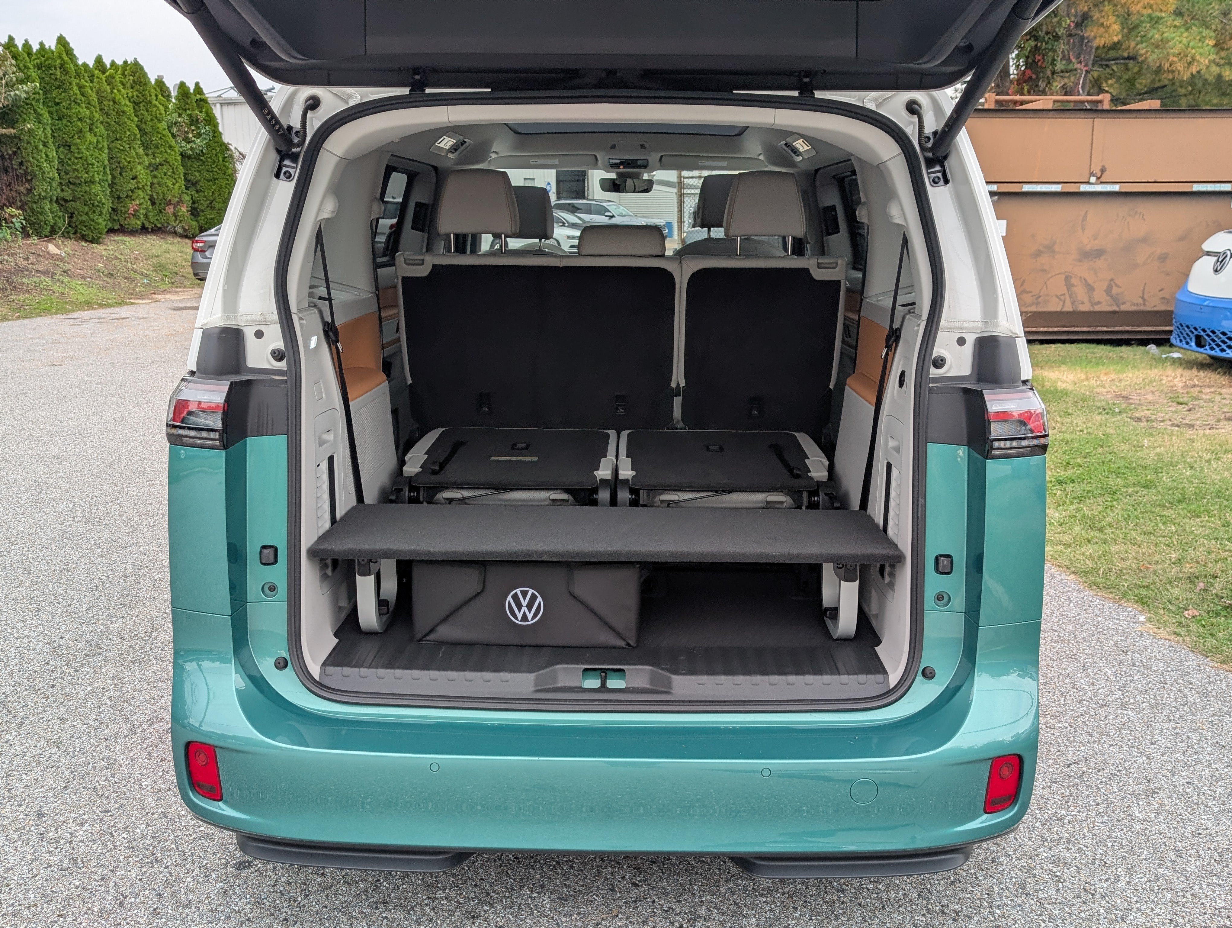 Used 2025 Volkswagen ID. Buzz Pro S Plus RWD image 15