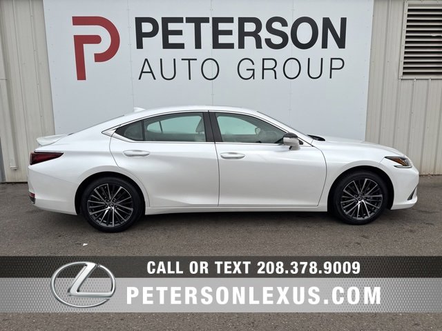 Used 2024 Lexus ES 300h w/ Premium Package image 2