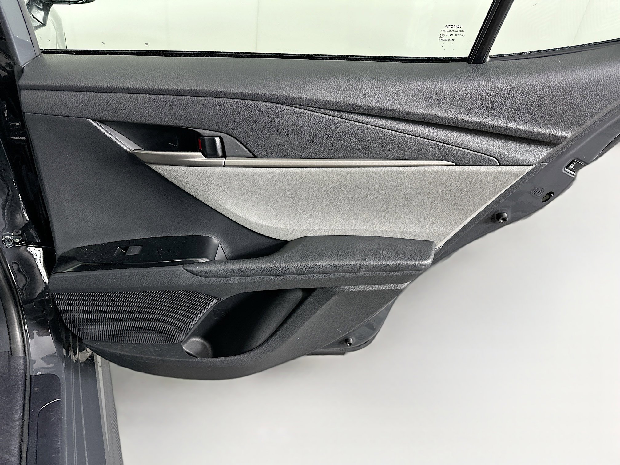 Used 2025 Toyota Camry SE image 30