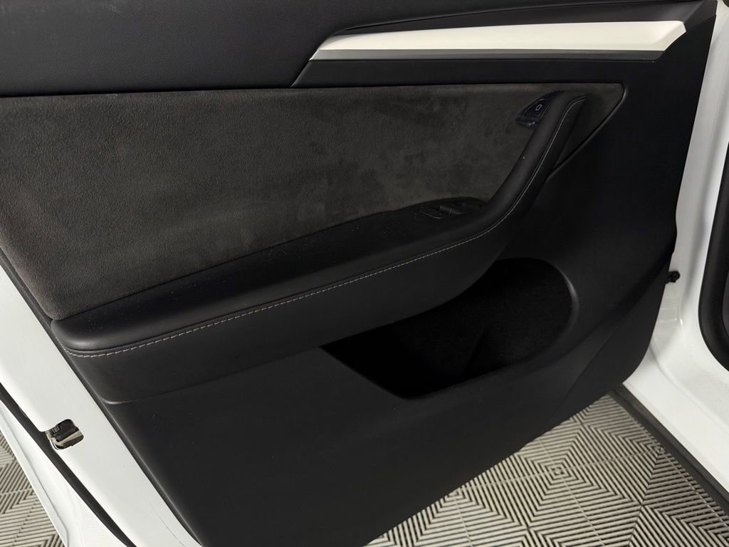Used 2023 Tesla Model Y Long Range image 25