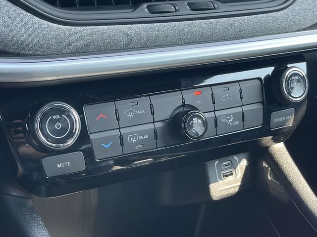 Used 2023 Jeep Compass Latitude AWD/4WD image 30
