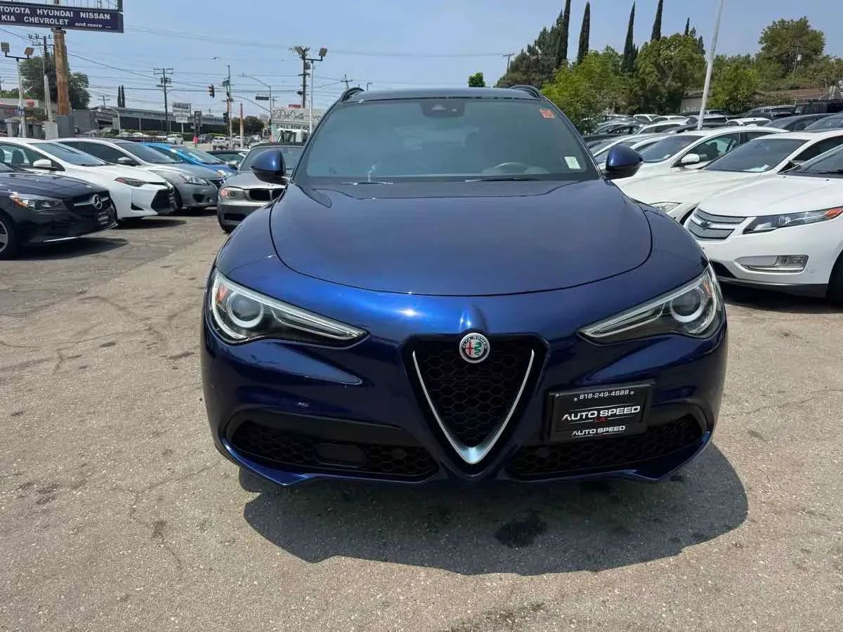 Used 2018 Alfa Romeo Stelvio Ti Sport AWD/4WD image 2