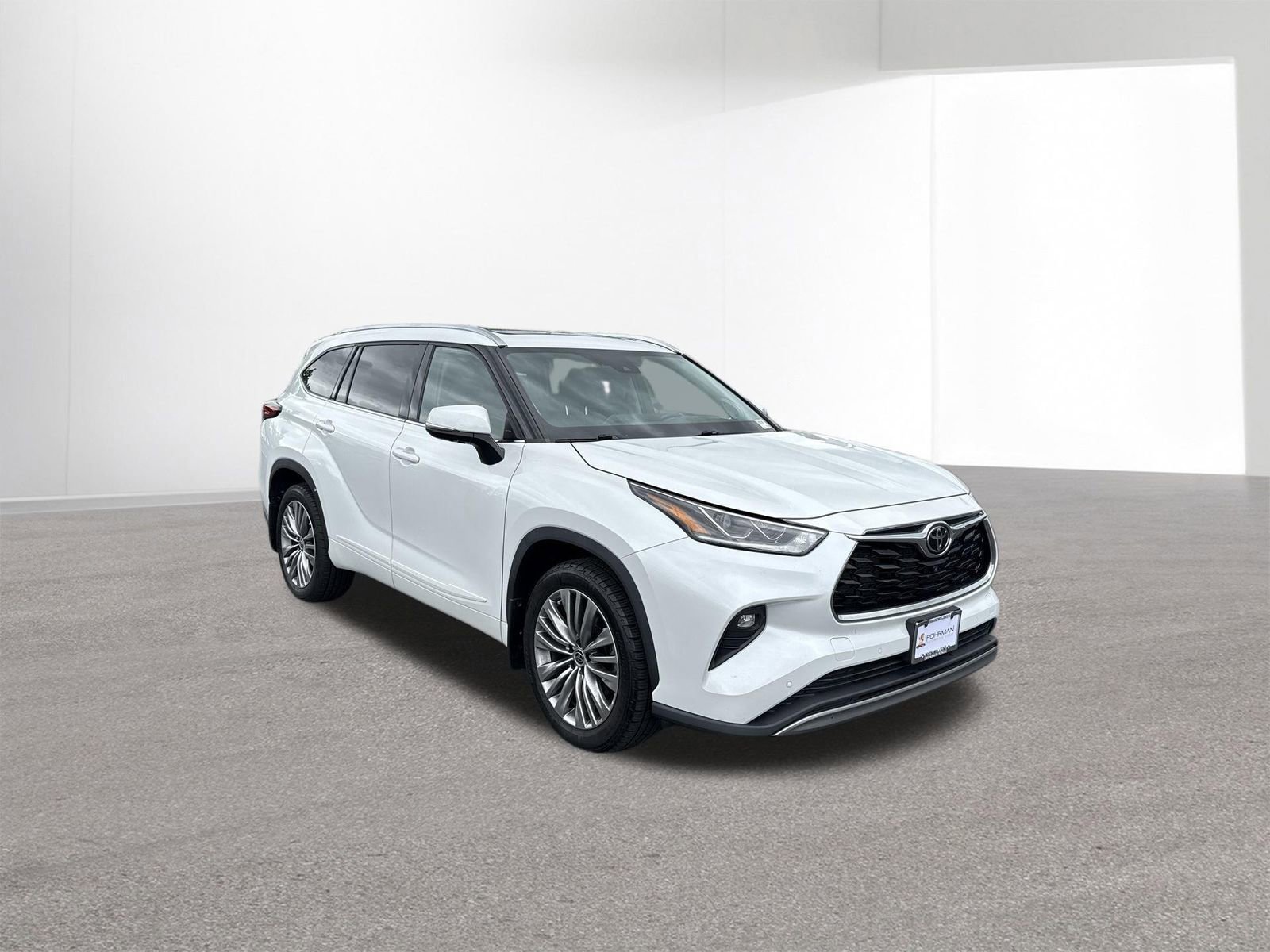 Used 2022 Toyota Highlander Platinum AWD/4WD image 2
