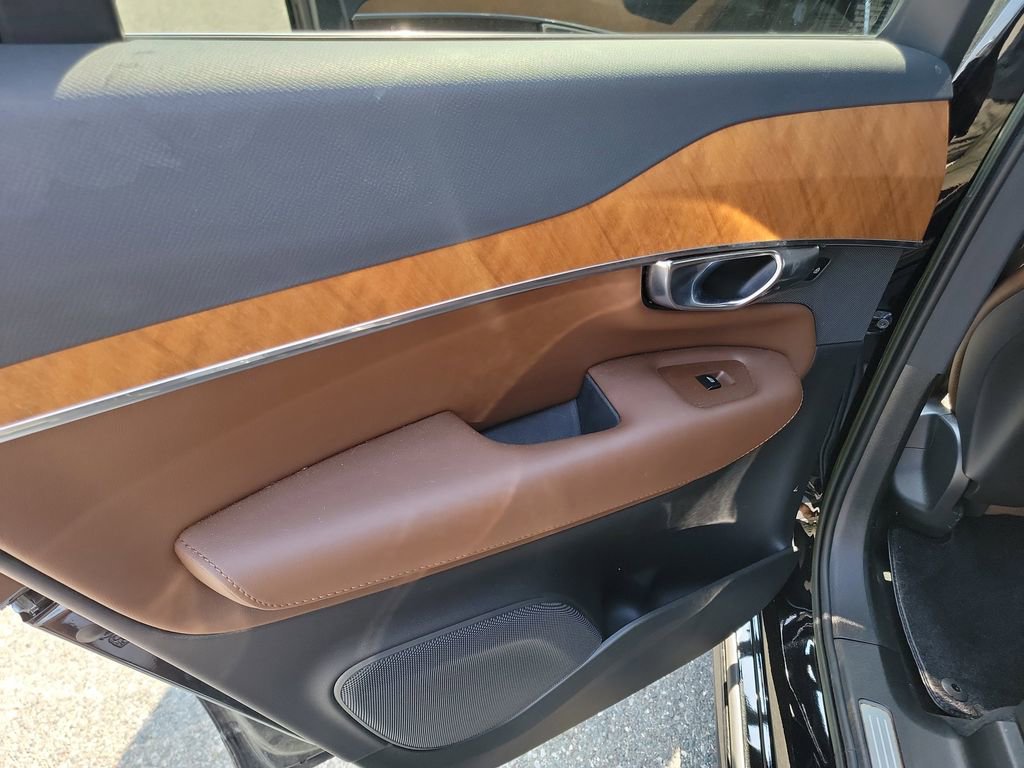 Used 2023 Volvo XC90 B6 Plus w/ Protection Package Premier image 17