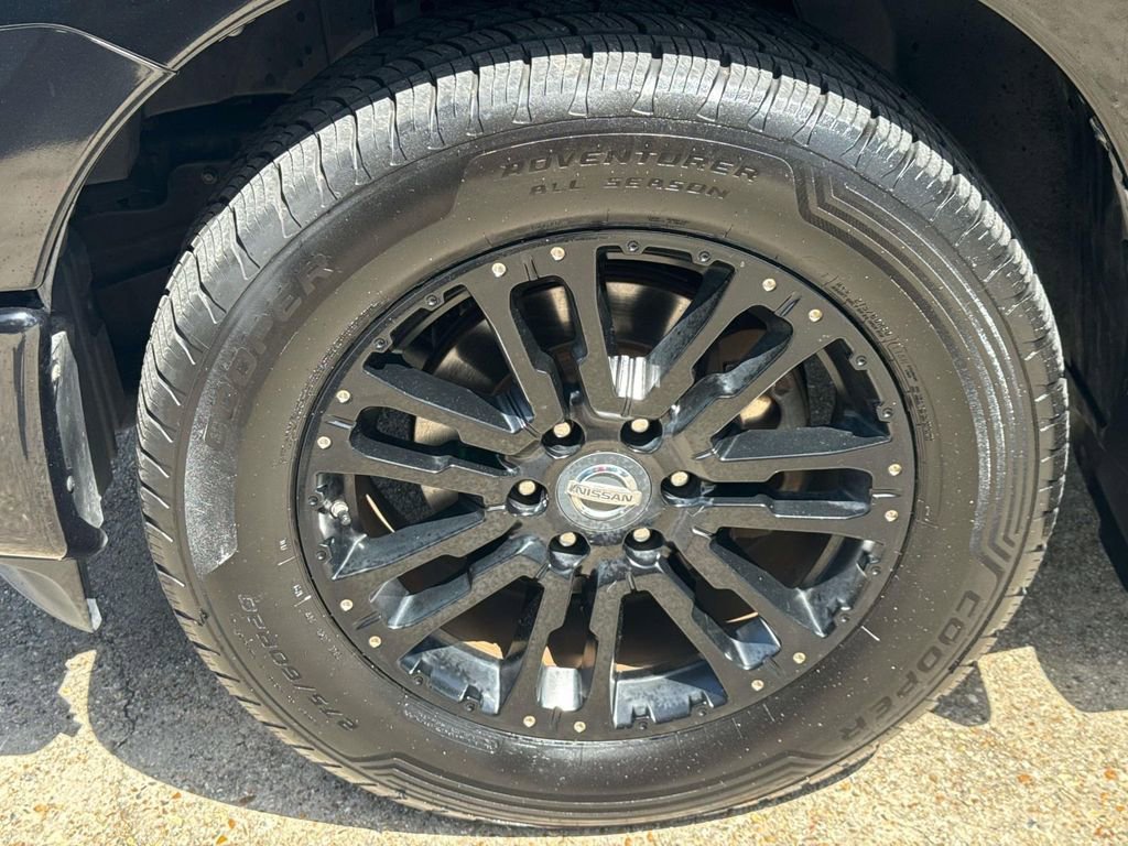 Used 2018 Nissan Titan SV w/ SV Convenience Package image 4