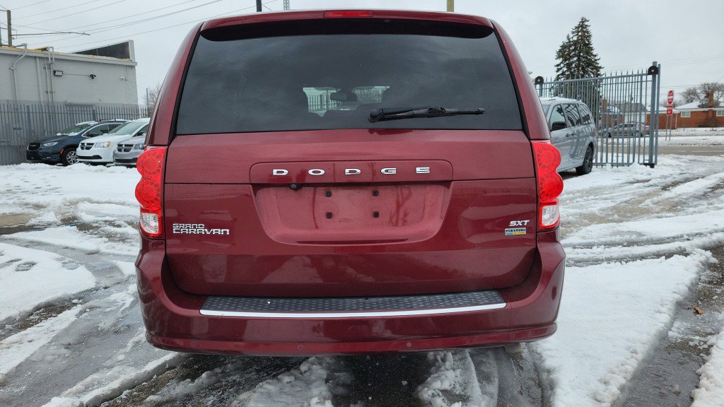 Used 2019 Dodge Grand Caravan SXT w/ Rear Park Assist Package image 8