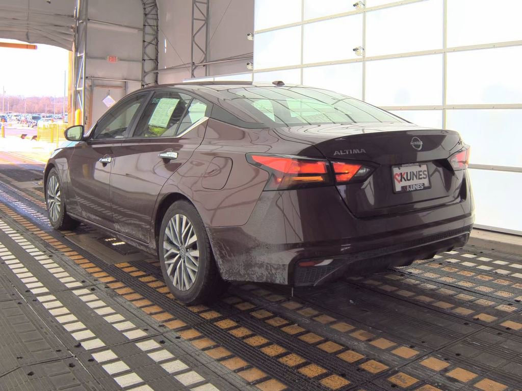 Used 2024 Nissan Altima 2.5 SV image 19