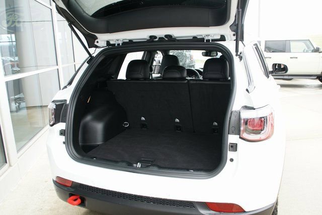 Used 2025 Jeep Compass Trailhawk image 27