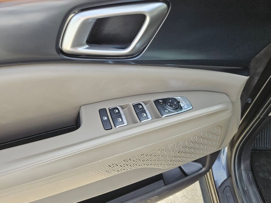 Used 2025 Kia Carnival image 15