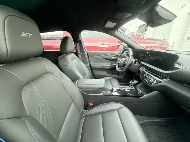 Used 2024 Buick Envista Sport Touring w/ Convenience I Package FWD image 10