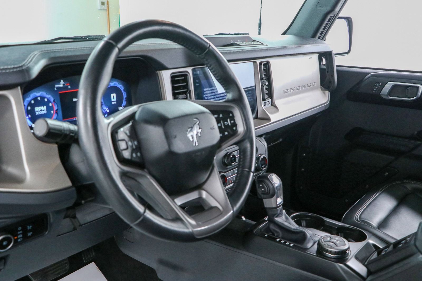 Used 2025 Ford Bronco Outer Banks AWD/4WD image 23