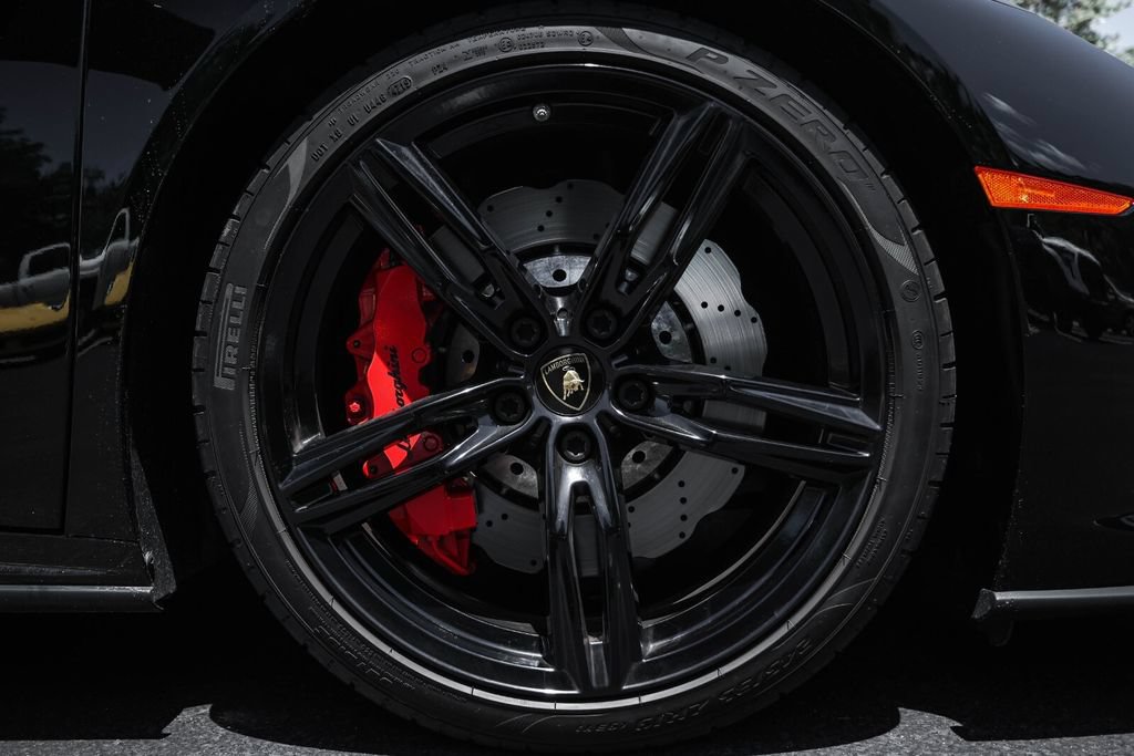 Used 2020 Lamborghini Huracan EVO RWD image 16