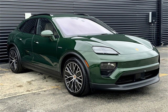 Used 2025 Porsche Macan Electric image 12
