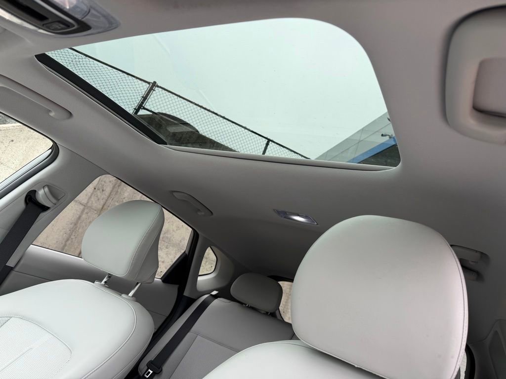 Used 2024 Hyundai Kona Limited FWD image 16