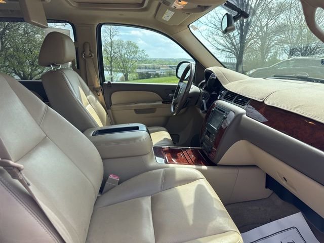 Used 2013 Chevrolet Avalanche LTZ image 11