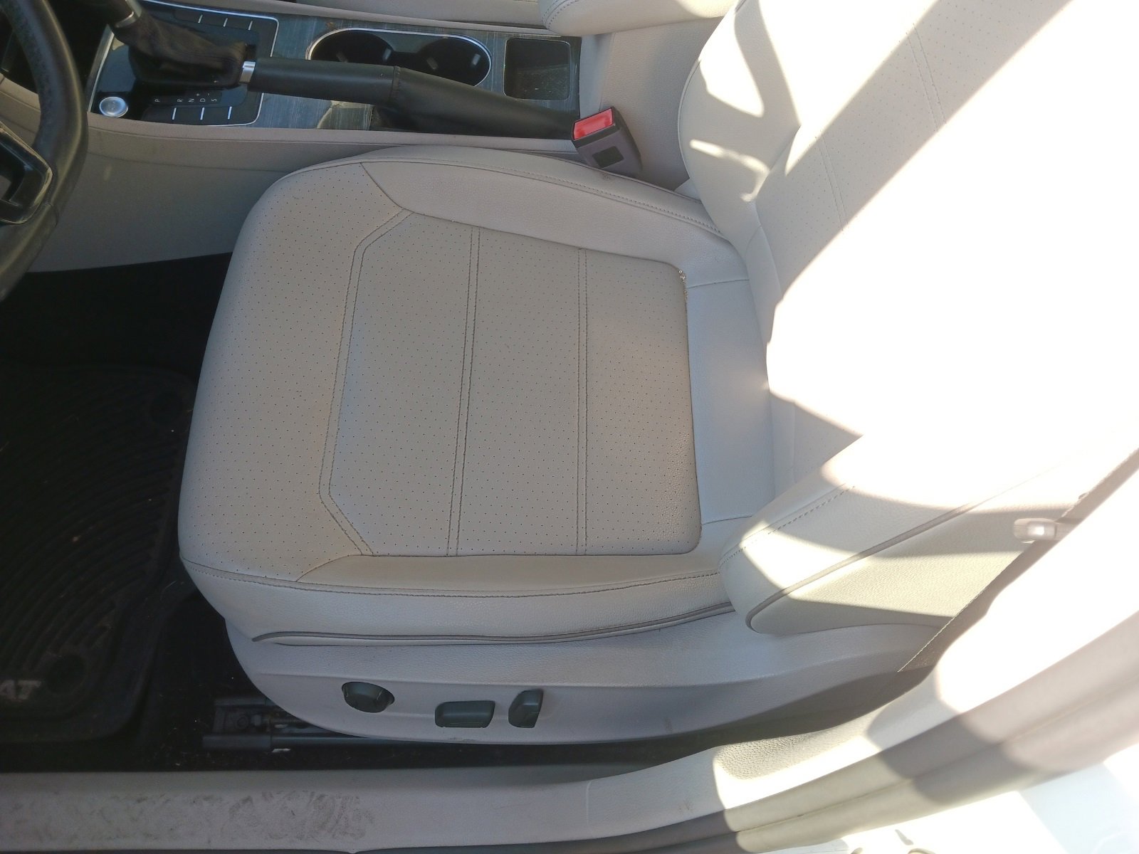 Used 2018 Volkswagen Passat 2.0T SE image 5