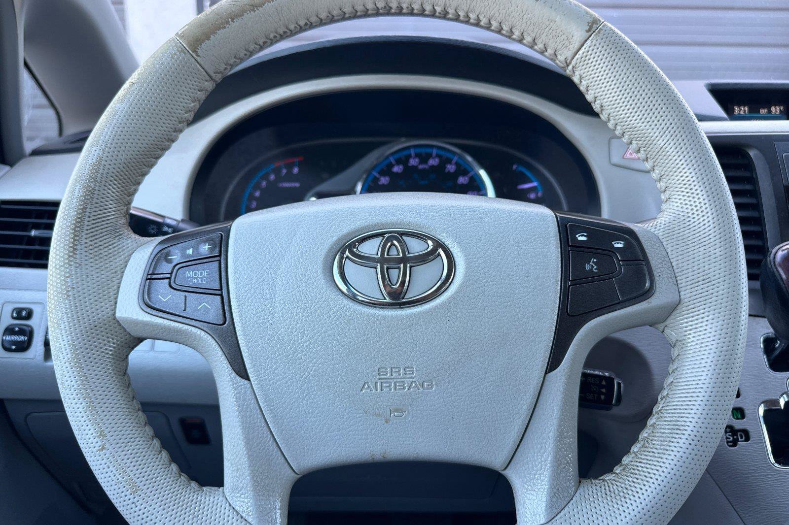 Used 2014 Toyota Sienna XLE FWD image 23