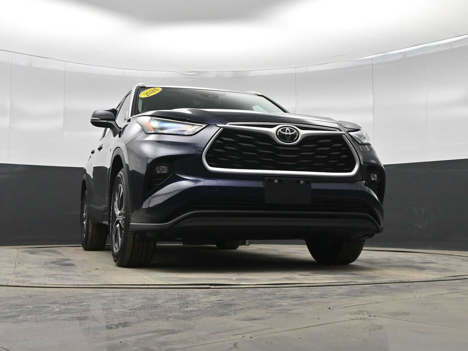 Used 2024 Toyota Highlander XLE image 30