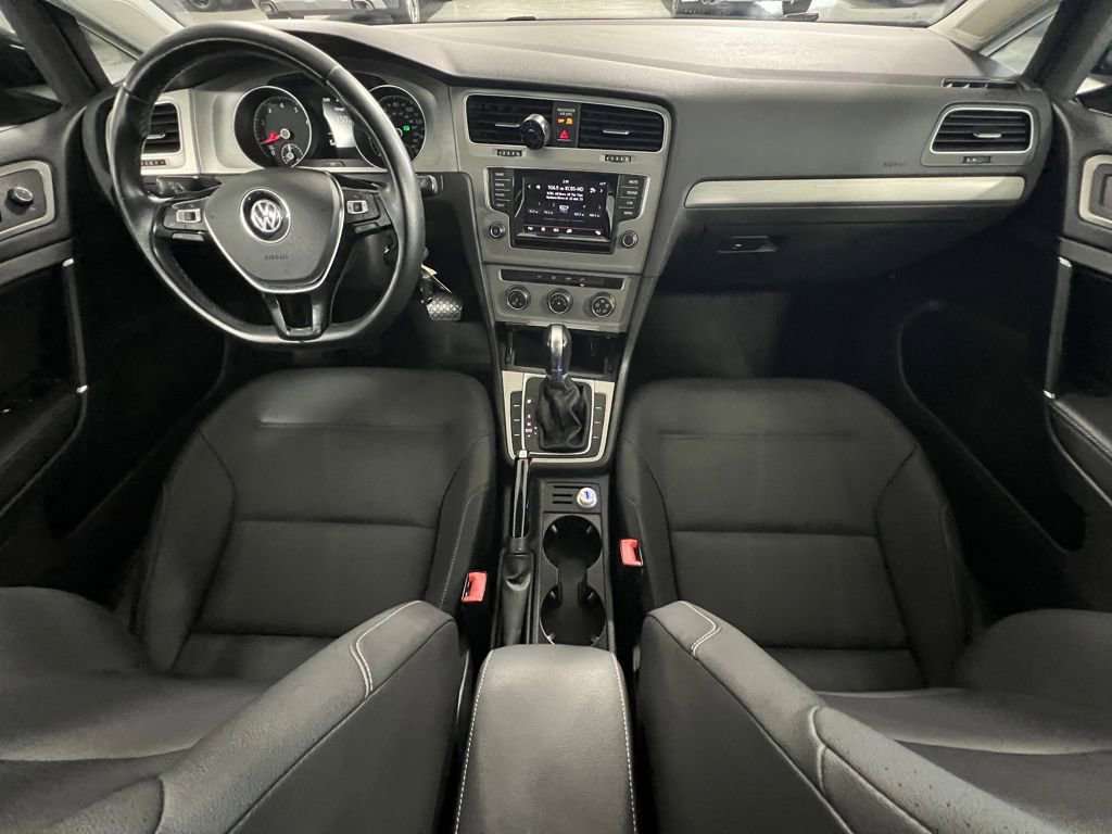 Used 2015 Volkswagen Golf S image 23