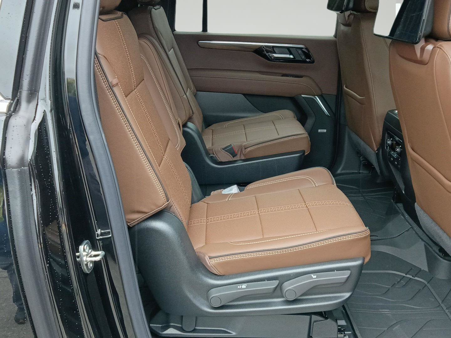 New 2026 Chevrolet Suburban High Country AWD/4WD image 26